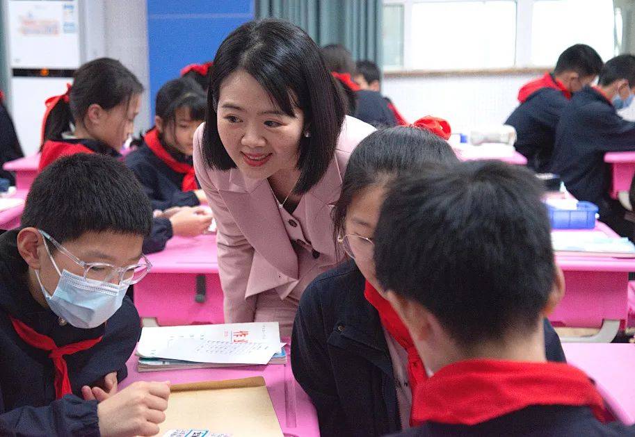 画世界苹果版教学
:蜀都小学与新凤小学共研“主题式数学课程”-第3张图片-太平洋在线下载