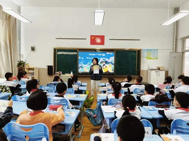 全景课堂学生版苹果:青岛宁安路小学“名师牵手 践行新理念”暨大单元全景集备课例展示